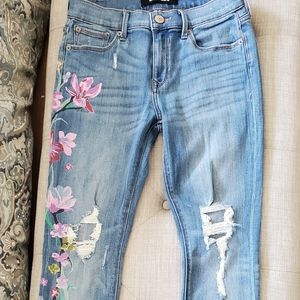 Flower Embellished Light Blue Skinny Jeans